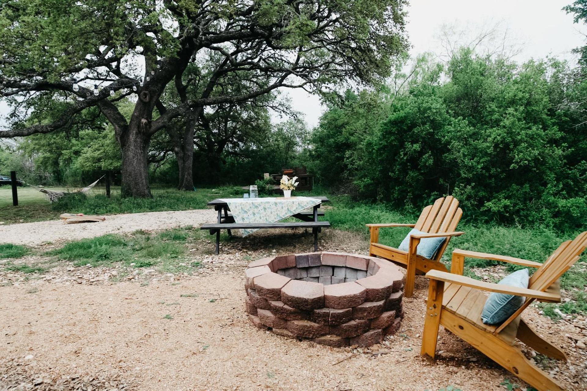 Creed's At Four Oaks * New Braunfels
